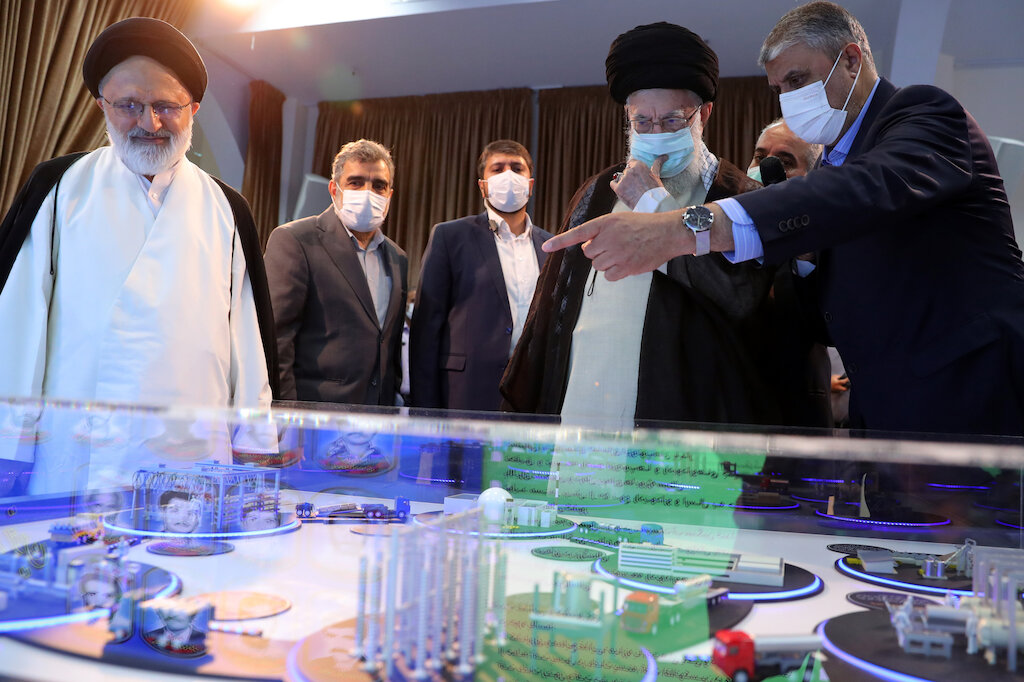 Imam Khamenei Visits Exhibition of Achievements in Iran’s Nuclear Industry
