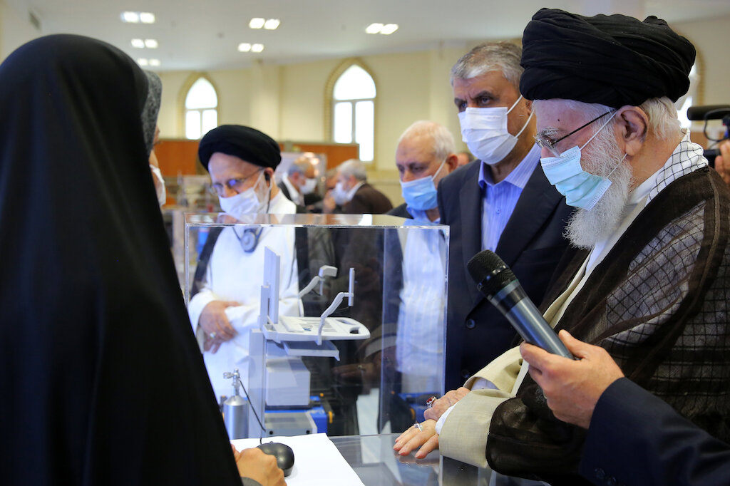 Imam Khamenei Visits Exhibition of Achievements in Iran’s Nuclear Industry