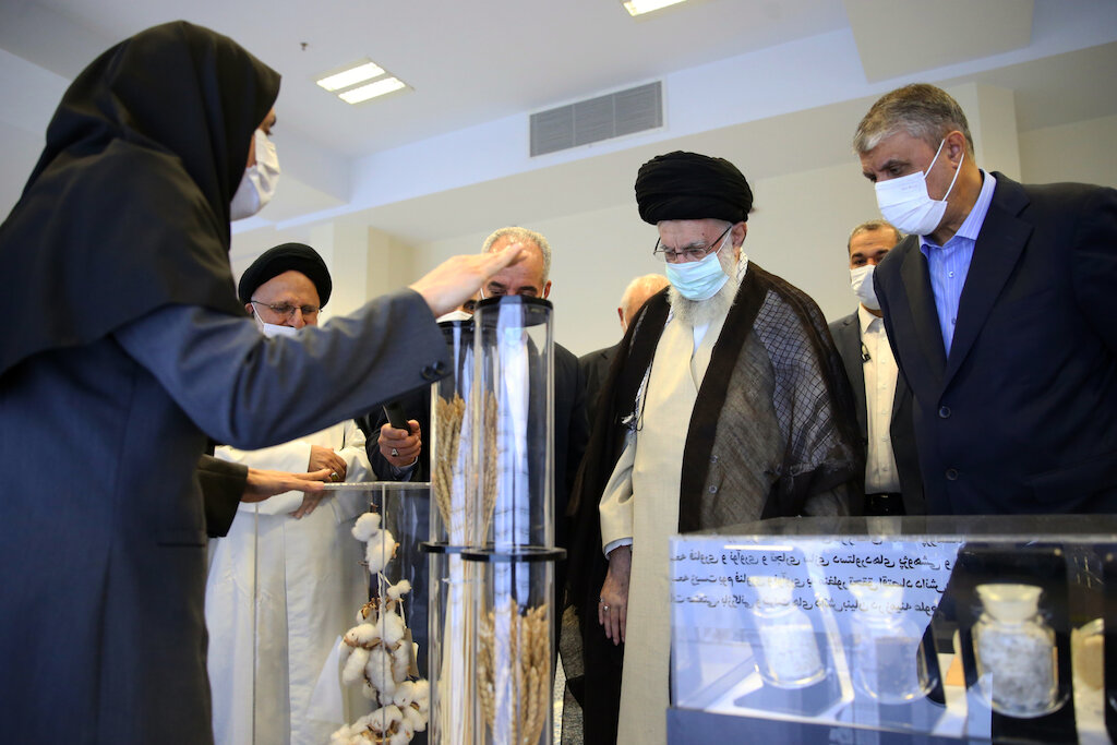 Imam Khamenei Visits Exhibition of Achievements in Iran’s Nuclear Industry