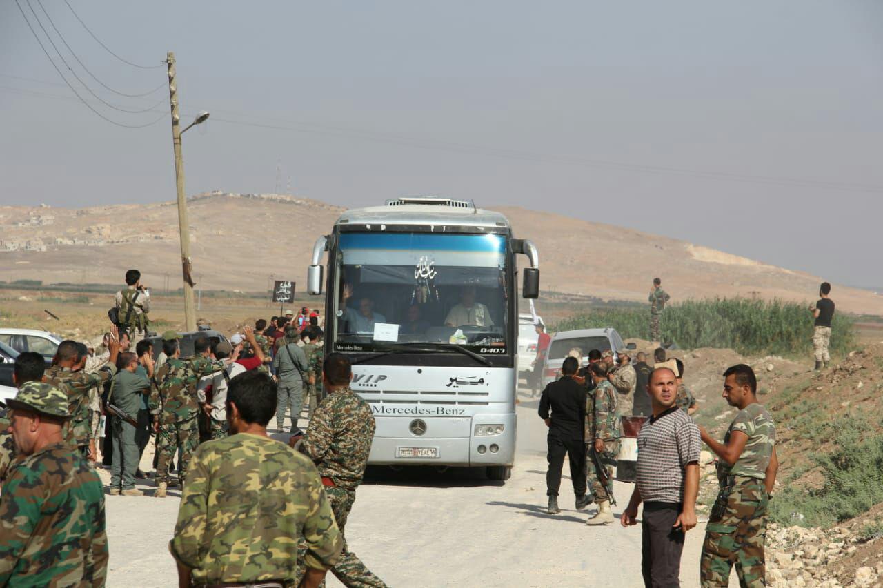 Evacuation of Besieged Kefraya, Foua Residents to al-Eis Corridor Continues 