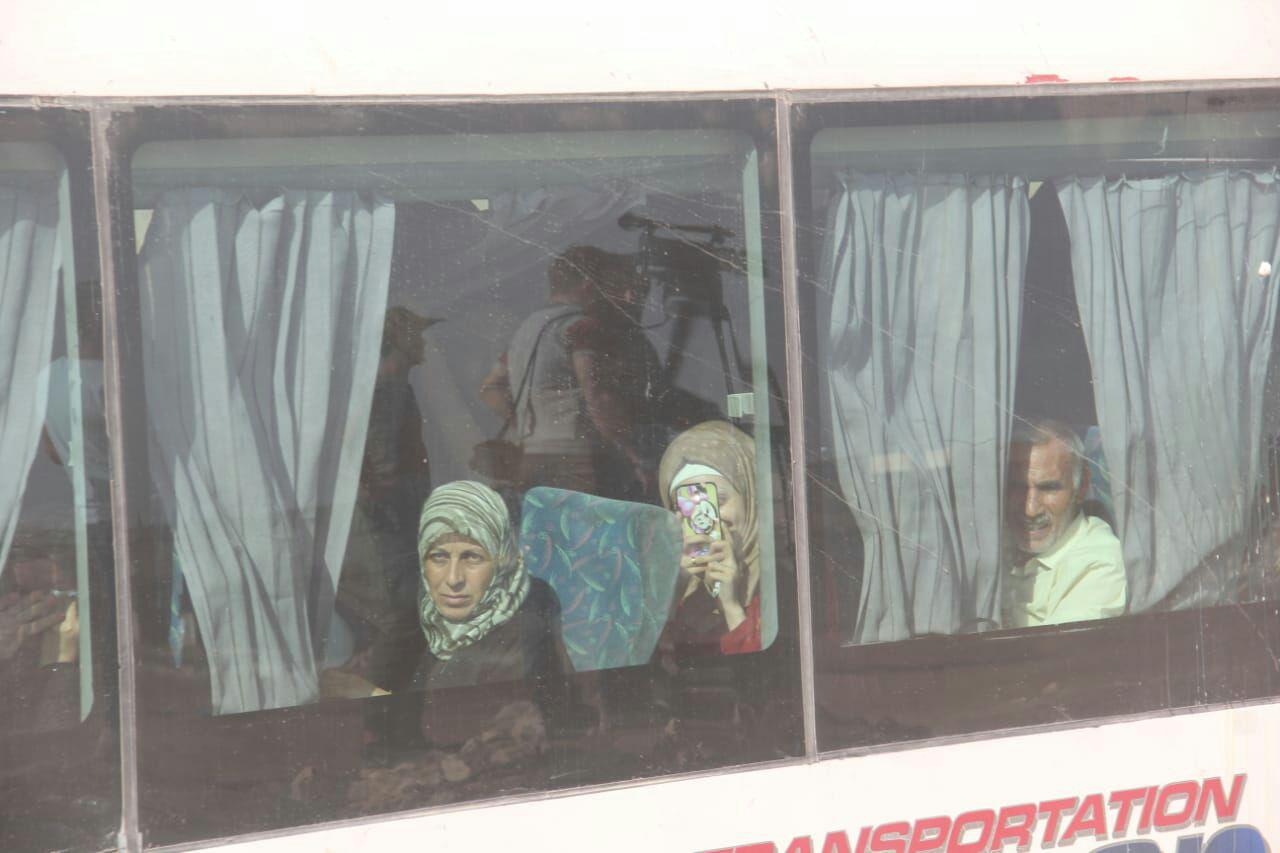 Evacuation of Besieged Kefraya, Foua Residents to al-Eis Corridor Continues 